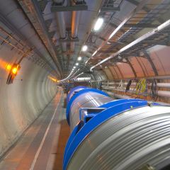 LHC-Tunnel_240.jpg