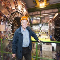 0804045_CERN_PeterHiggsbeiCMS_240.jpg